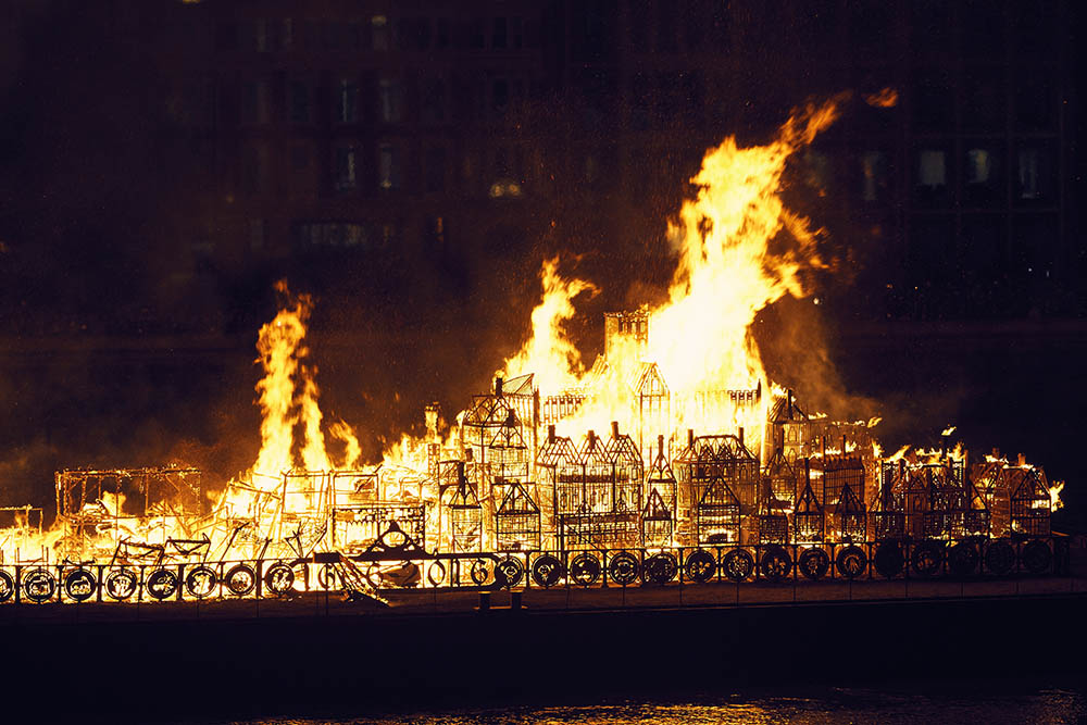 London 1666 wooden structure engulfed in flames
