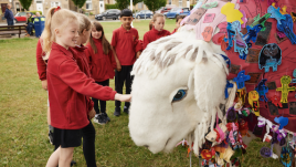 Kindra visits East Bierly Primary to sing with the schoolchildren