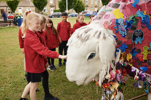 Kindra visits East Bierly Primary to sing with the schoolchildren